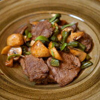 Телятина с грибами заказать доставку ROJO ресторан Алматы